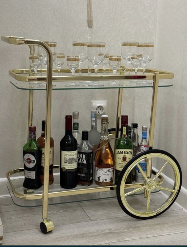 Продам барный столик позолотой