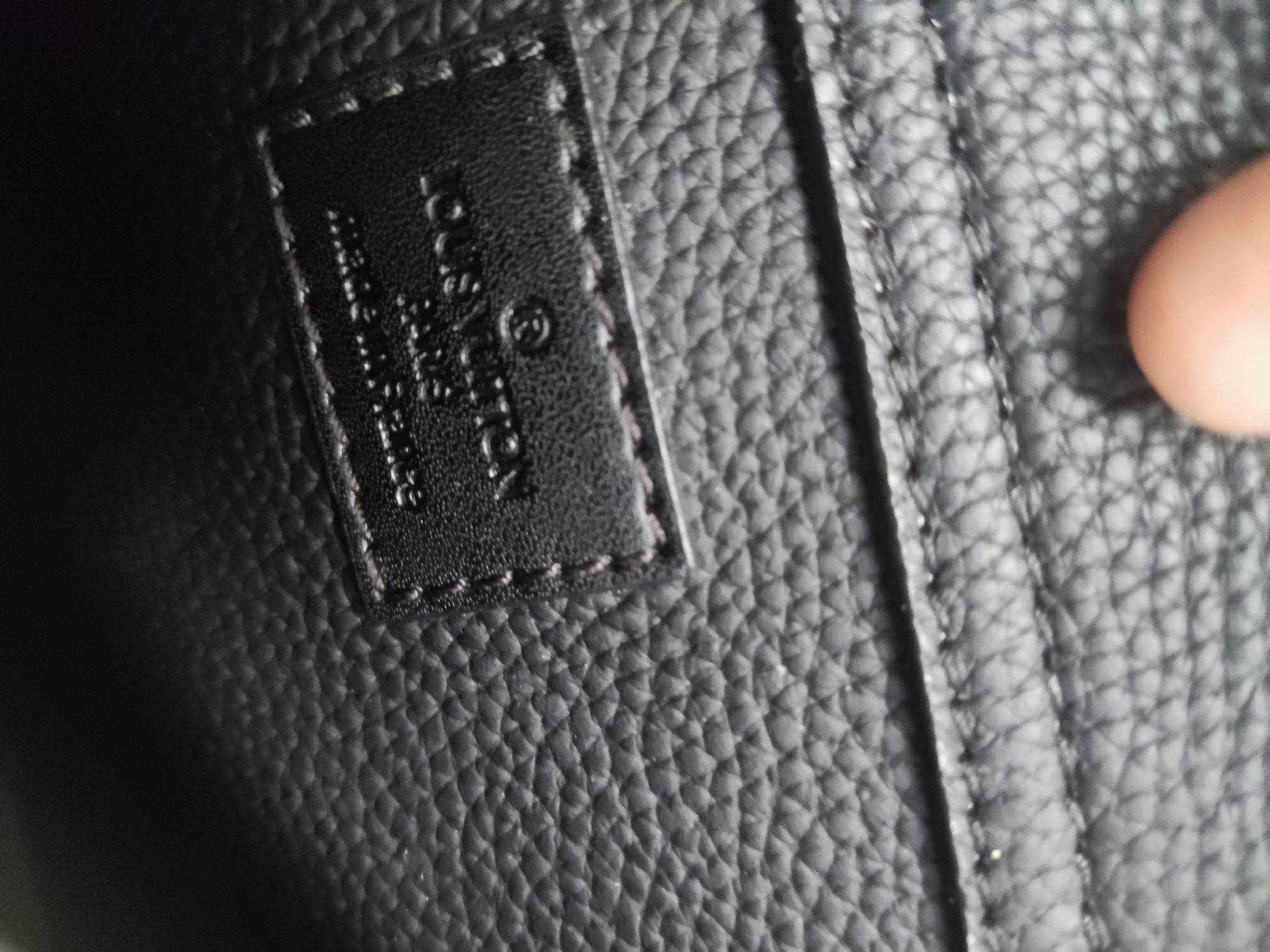 Продам Барсетку Louis Vuitton  оригинал