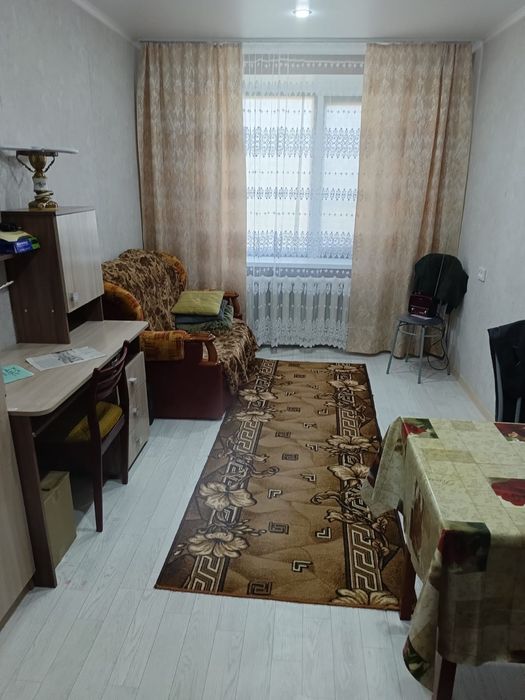 Сдам в центре в общежитии комнату