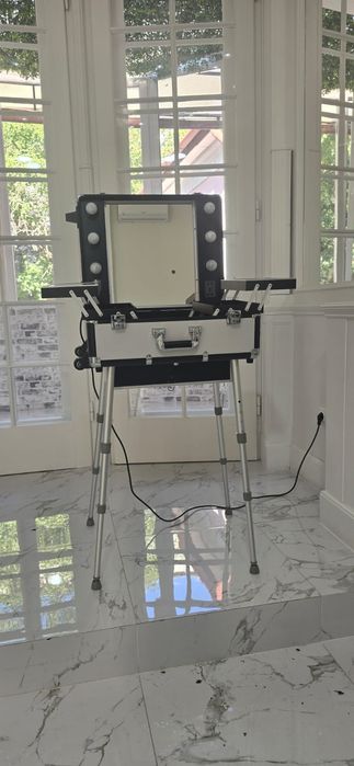 valiza pentru machiaj
