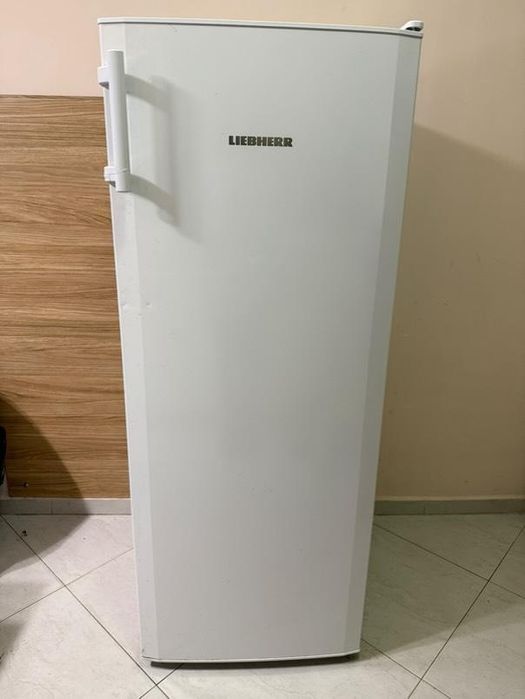 Хладилник с вътрешна камера