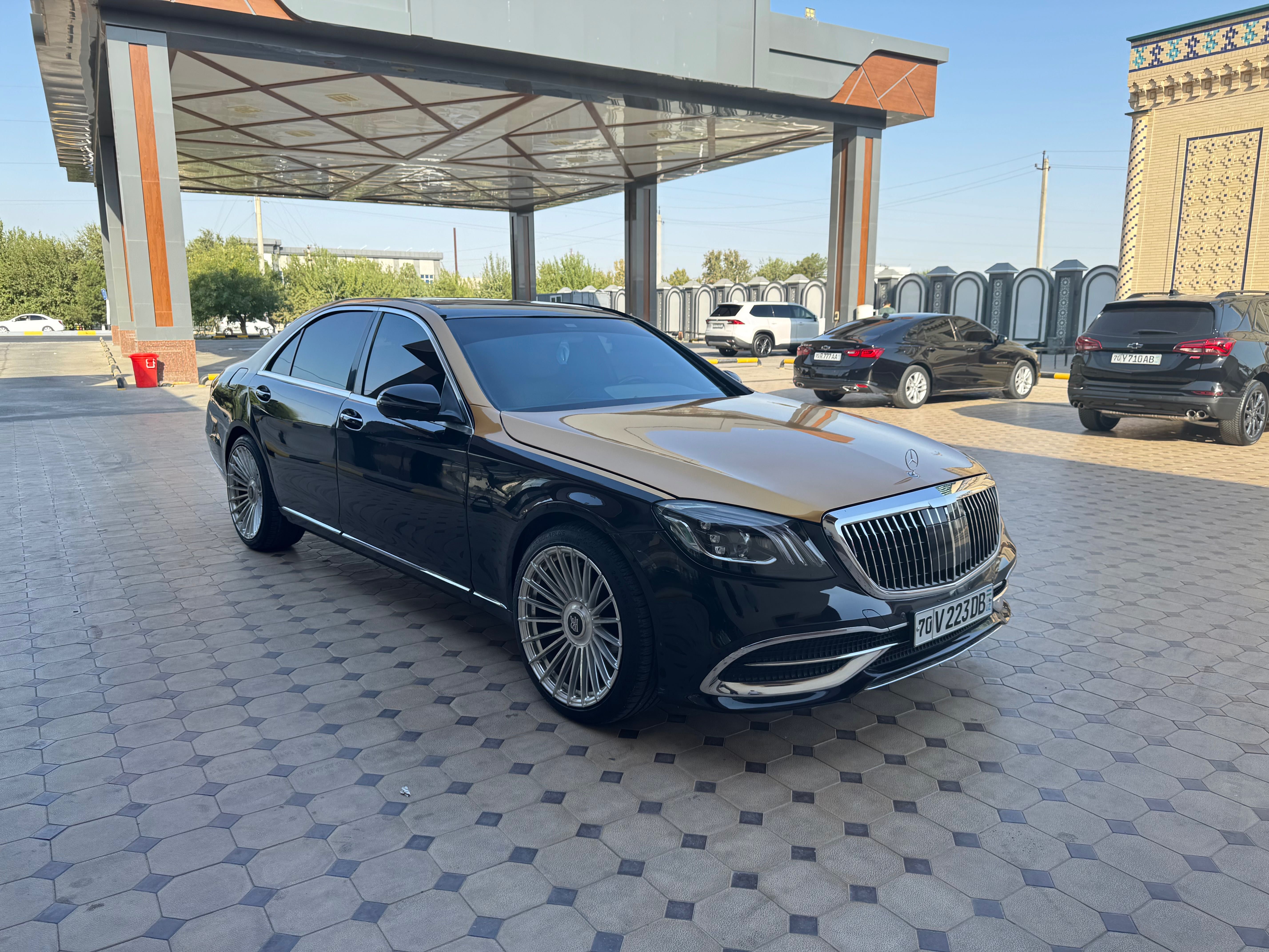 Mercedes 222 qilingan