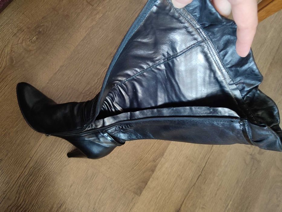 Cizme Enzo Bertini negre, cu toc, stare buna