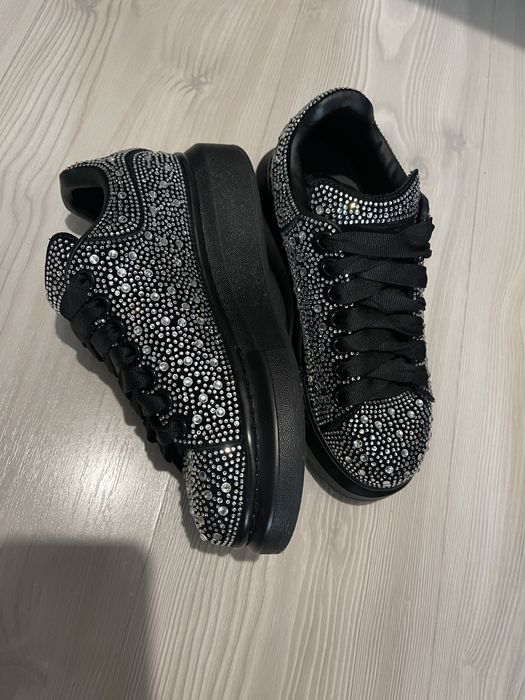 Adidasi din piele cu pietre
