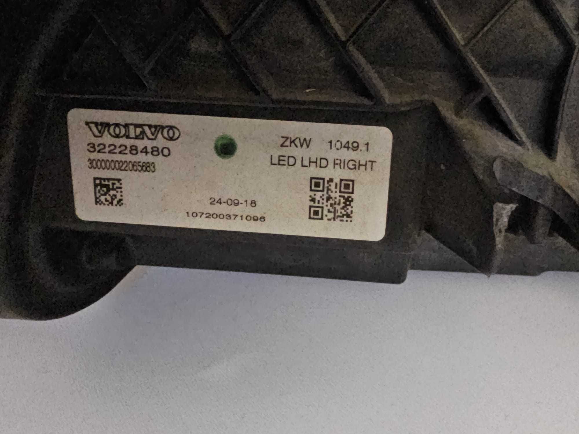 Far led stanga  dreapta volvo v40 2018