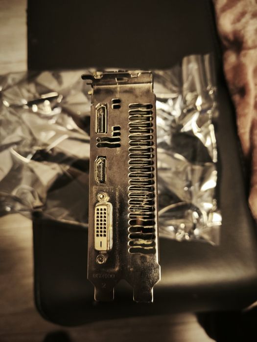 Vând placa video Radeon rx570 4GB