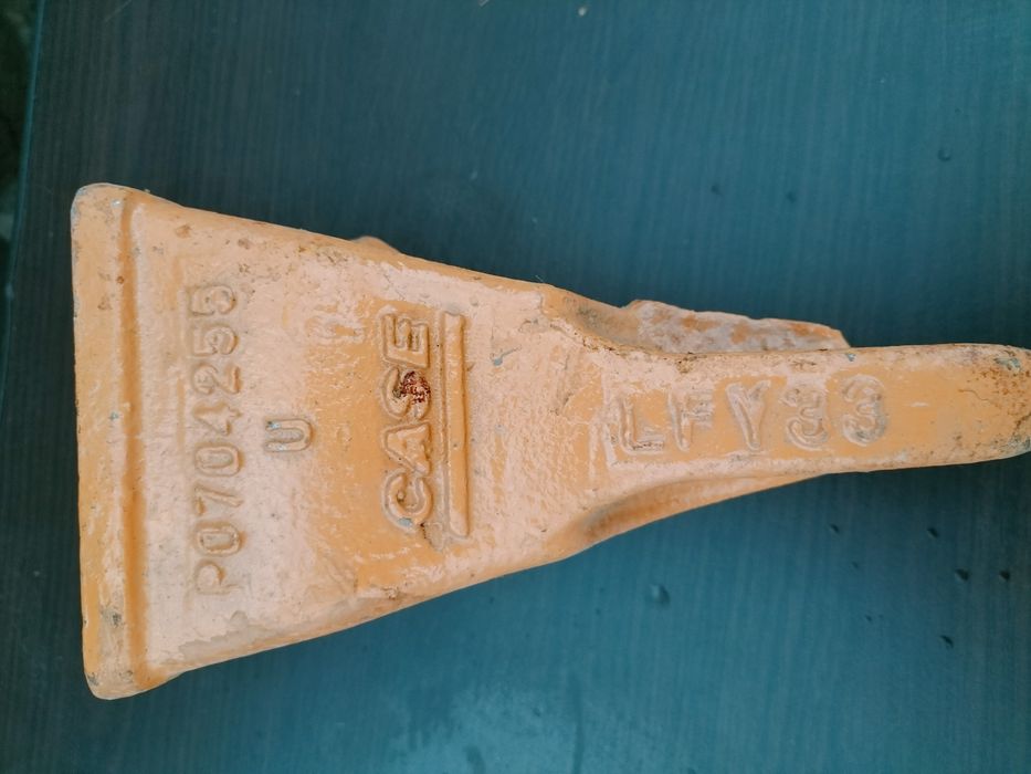 Dinți escavator pt cupa  nefolosite