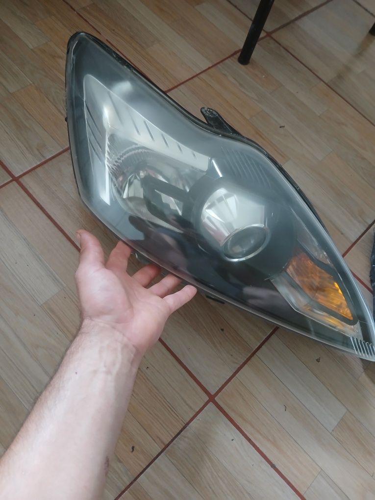 Faruri ford focus 2 cu lupa și xenon