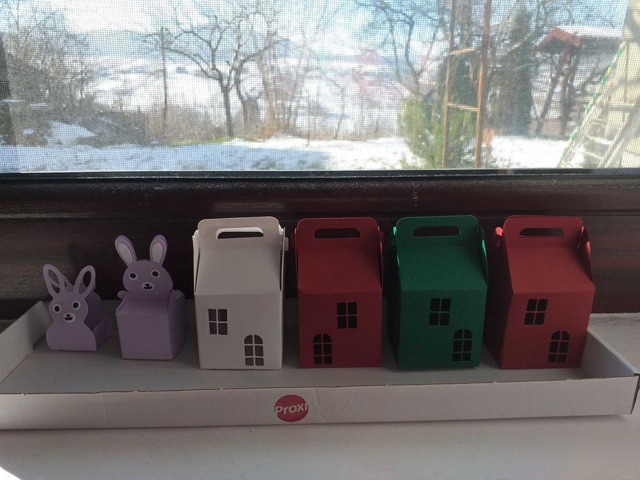 Cutii din carton pentru bomboane si prajituri, pentru nunti  botezuri.