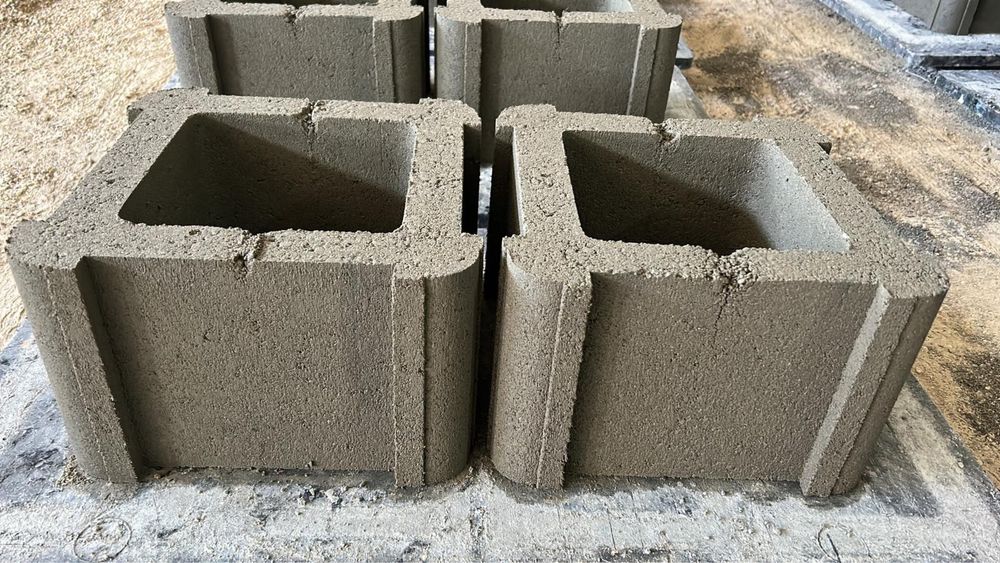 Vindem boltari și prefabricate din beton