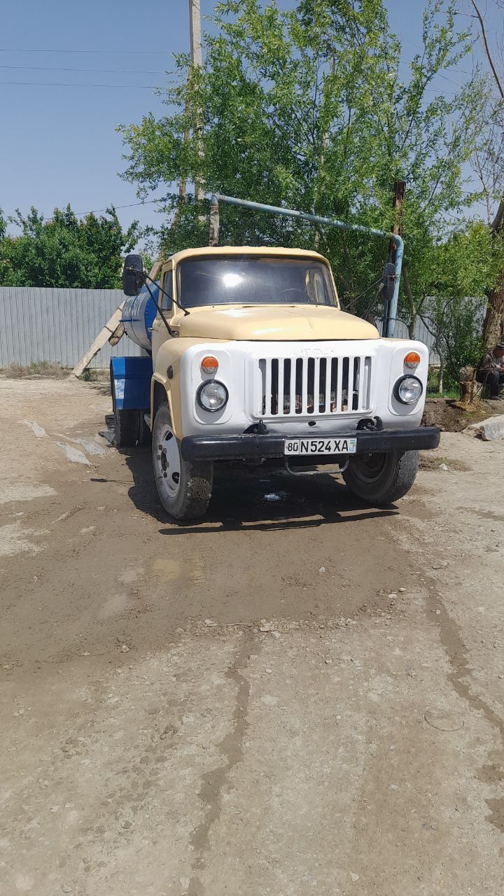 Gaz 53 suv tashuvchi sotiladi