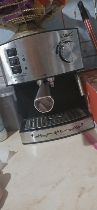 Vând aparat de cafea aproape nou urgent