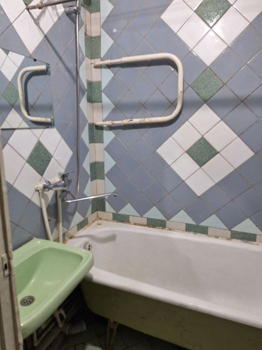 Продается 1 комнатная квартира на Массиве куйлюк 5 !