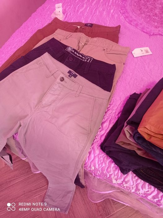 Продавам панталони размер 40,42,44 Бойката е 2лв