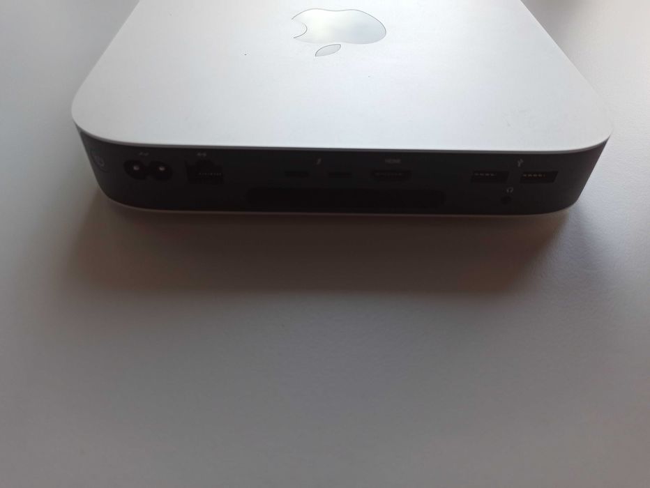 Apple Mac Mini cu procesor Apple M1