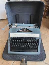 Стара съветска пишеща машина