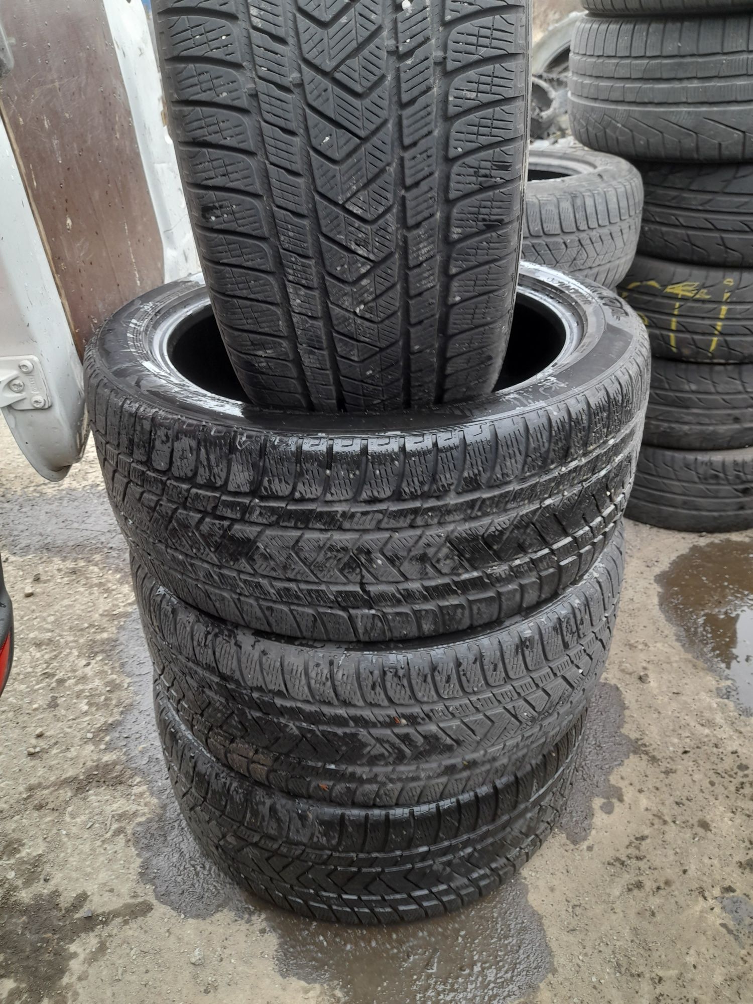 Vând set 4 anvelope 285 40 21 pireli de iarna bune dot 2020