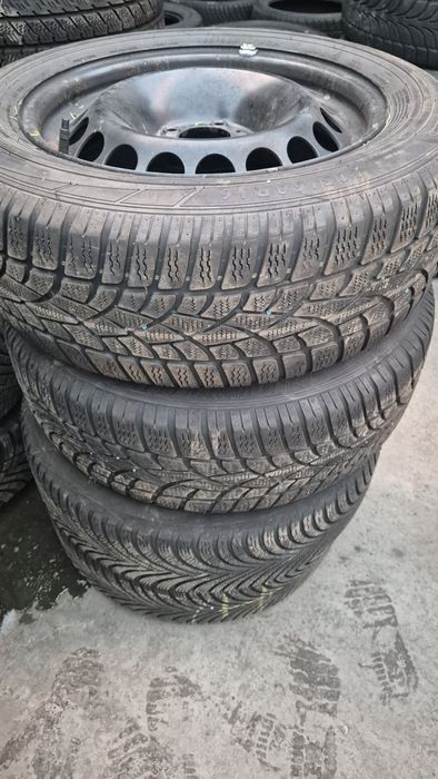 Vând set.de junte cu cauciucuri 205/60R16