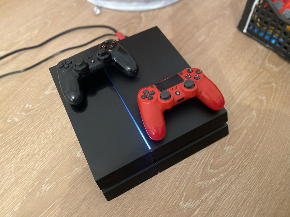 Игровая приставка Sony PlayStation 4