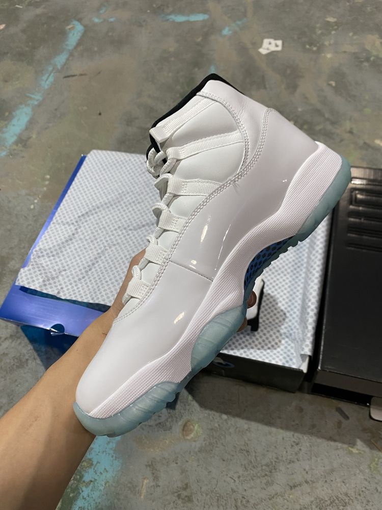 Air Jordan 11 Retro “Legend Blue”