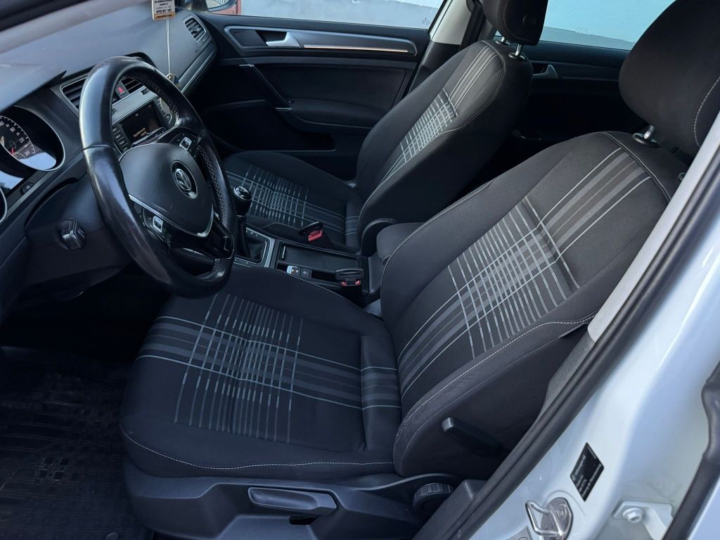 VW GOLF 1,6TDI-110cp LOUNGE 2015 xenon/led/navi/pilot/jante17'