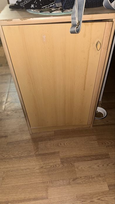 Отдам мебель, тумба, обувница и вешалки