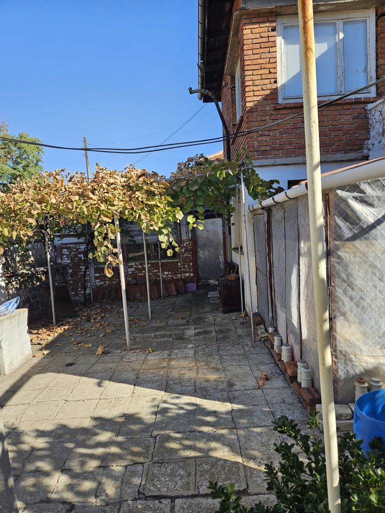 Продава се Къща в Стара Загора, Три чучура - юг - 120 кв.м за 251 €/кв.м - Снимка #2