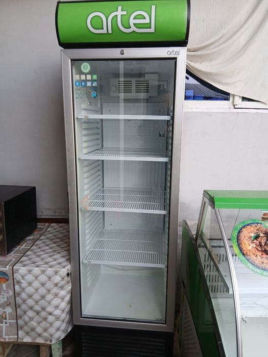 Продается холодильник витрина