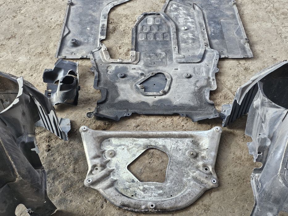 Кори под мотора подкалник подкалници бмв е60 е61 кора