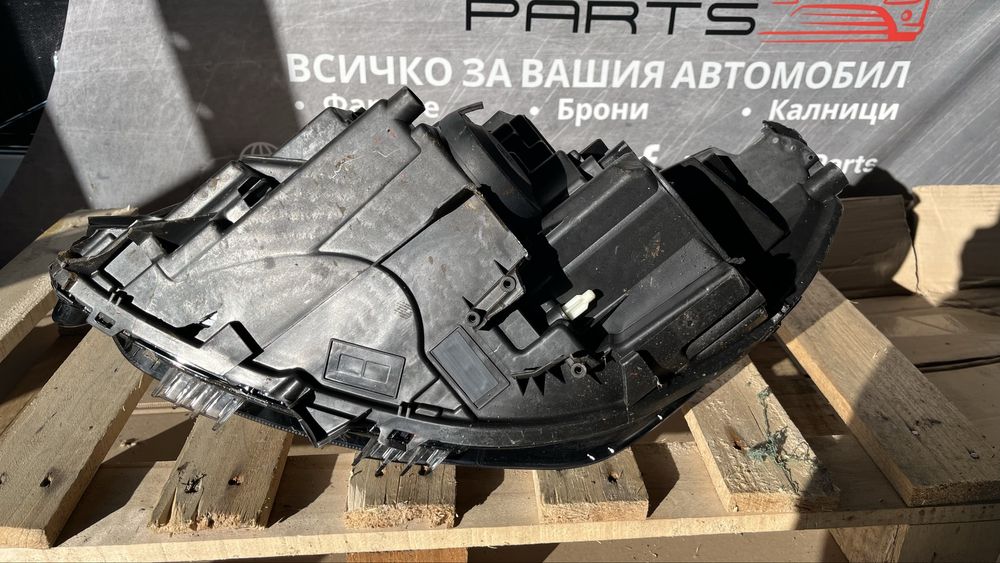 2 броя десен и 1 брой ляв фар Peugeot 208 2 2019-