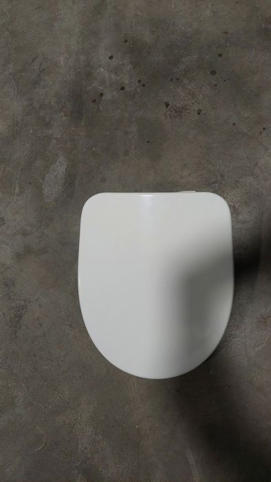 Капак за тоалетна чиния