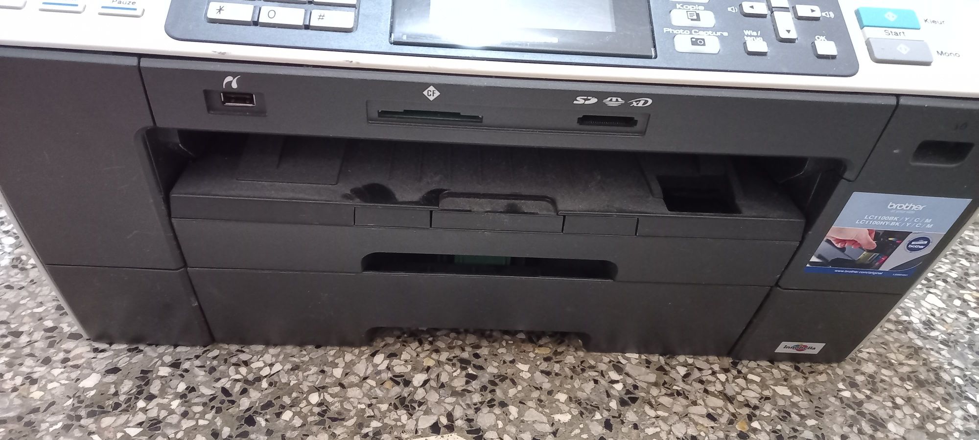 Комбиниран принтер скенер и копир  устройство