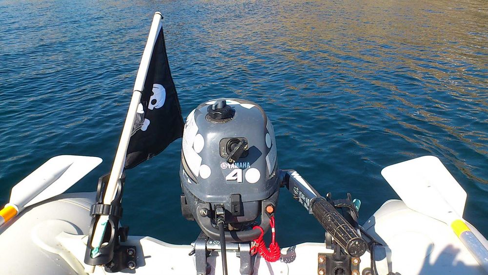 Продавам Комплект: Лодка Corelli + Двигател Yamaha 4 к.с. (Не е нова)