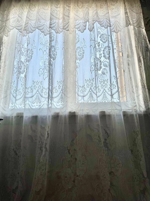 Тюлевая занавеска на окно.