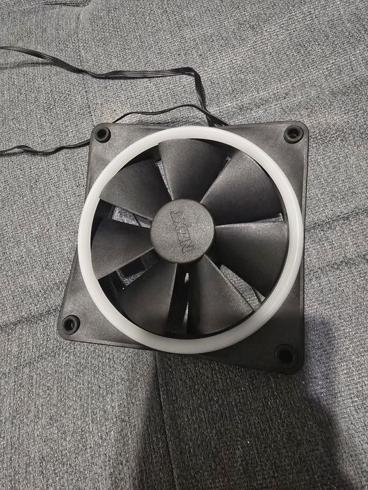 NZXT 120mm rgb вентилатор.