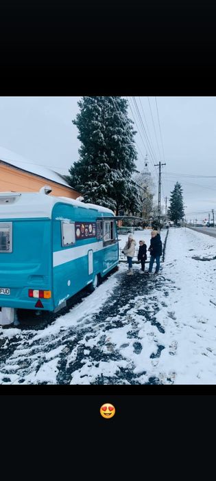 Vând Rulotă fast food echipată total. Toate autorizațiile incluse.