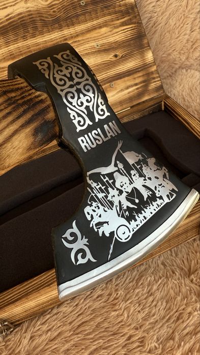 Подарок мужчине именной топор ручной работы