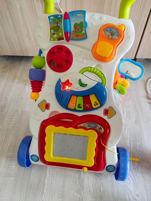 Музикален уолкър за бебе