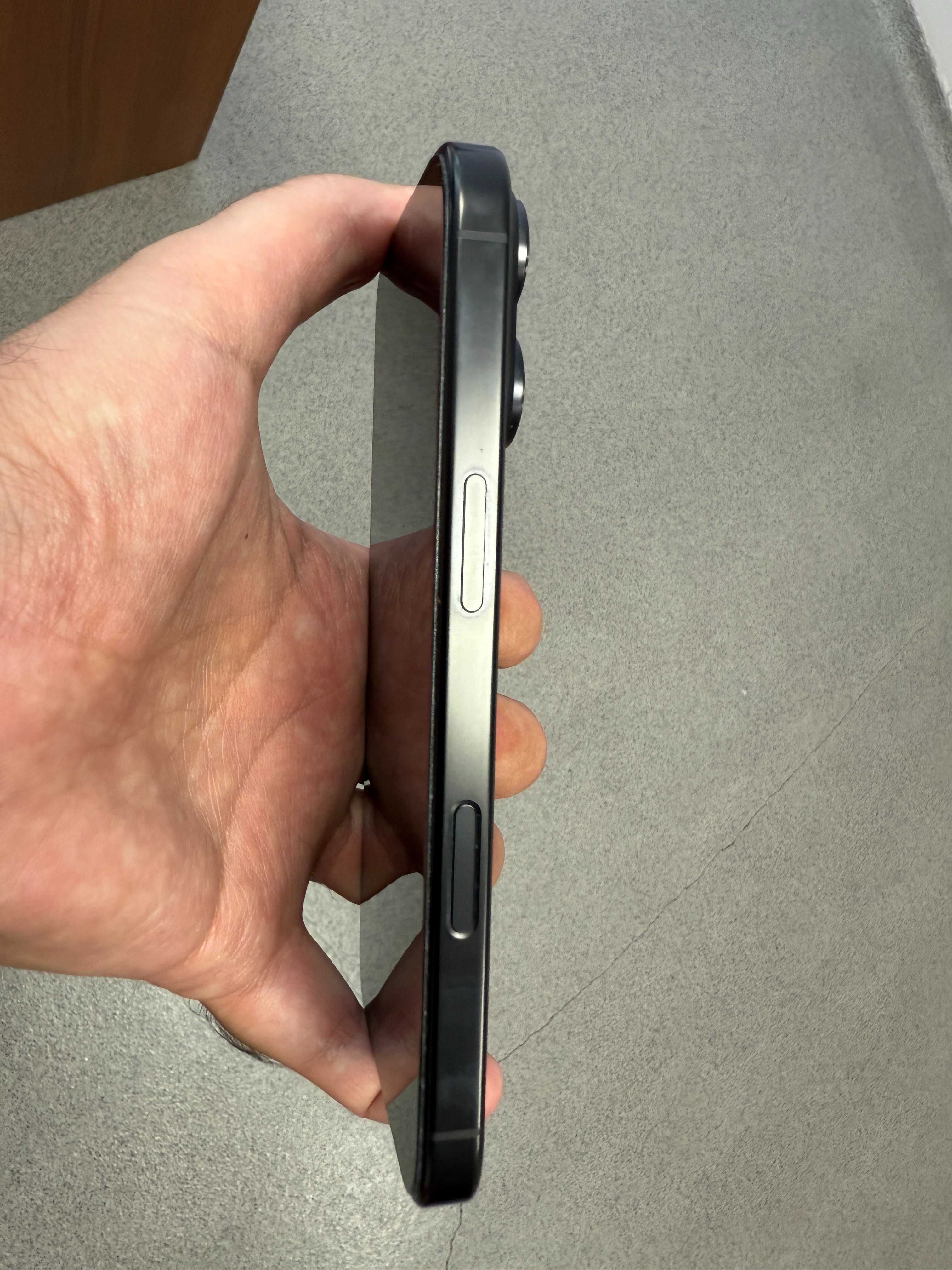 Перфектен iPhone 16 Pro 128 GB Black Titanium в гаранция