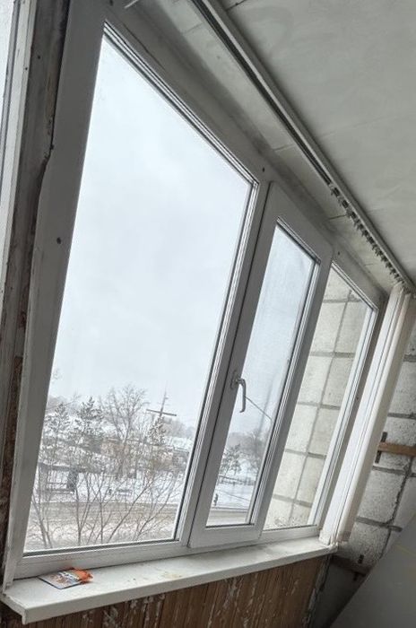 Продам пластиковое окно болконное
