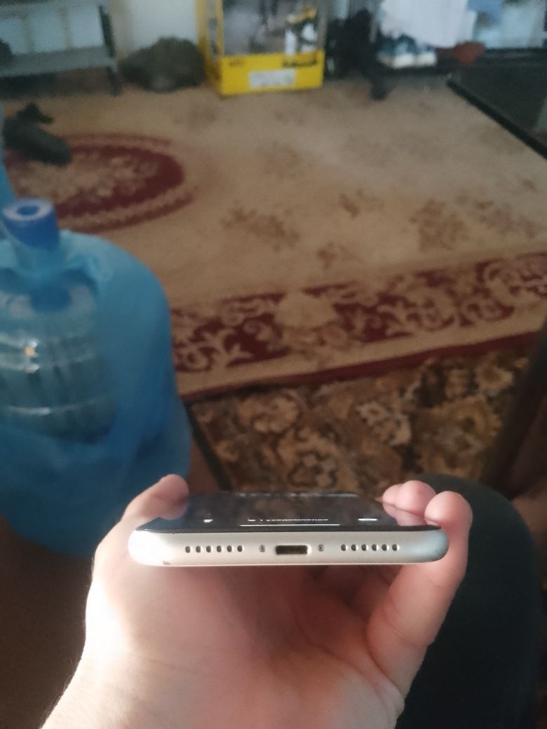 Iphone 11. 128 talik 210$