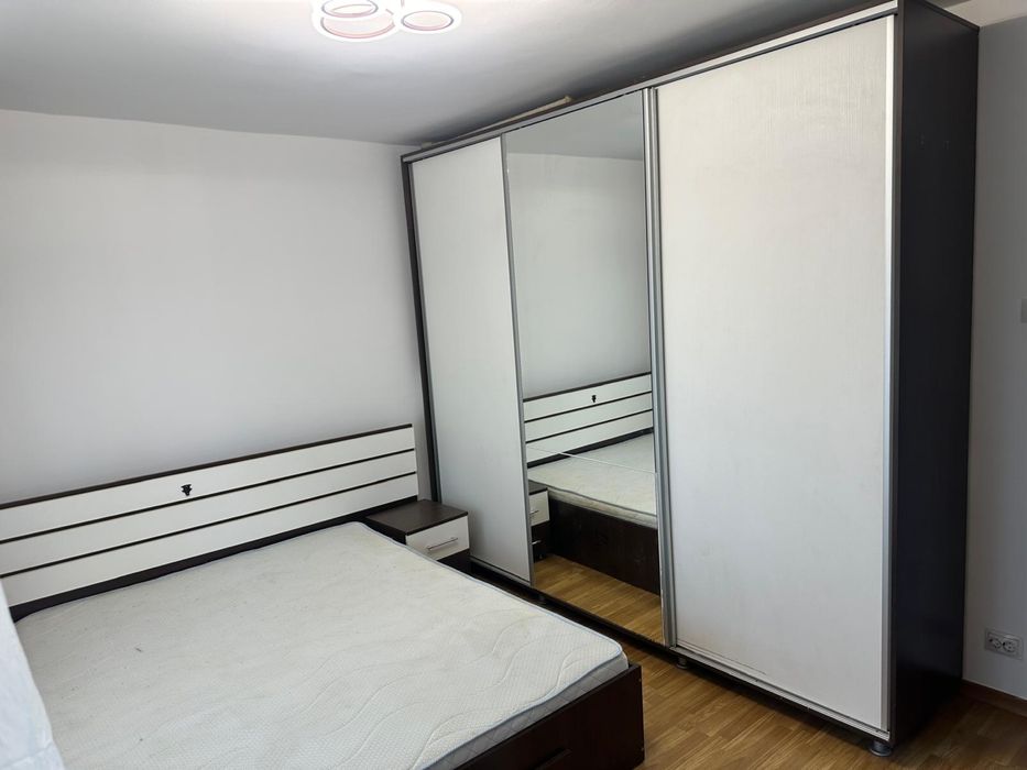 Inchiriez apartament (particular)