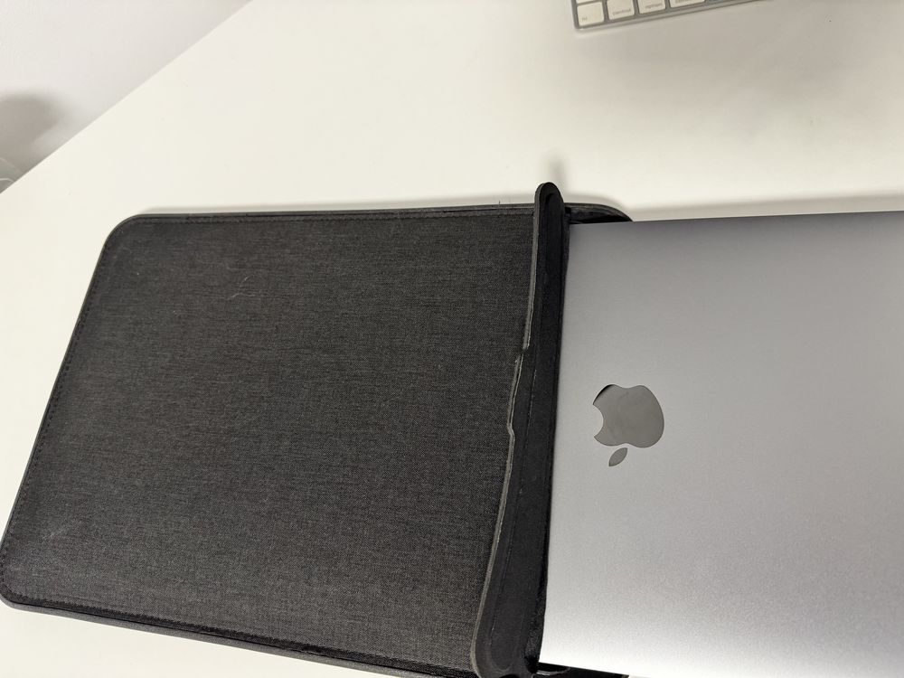 MacBook Pro 13 inch, M2 , 2022