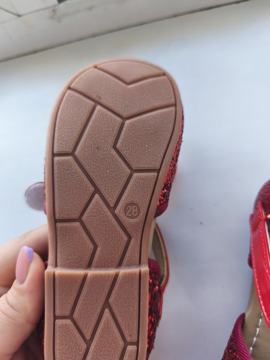 Продам детские туфли