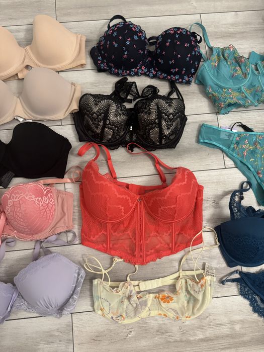 Lot 11 sutiene super pret 80c