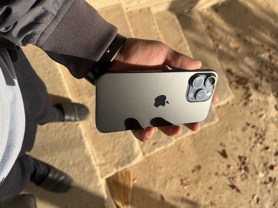 Apple 15 max idiyal  Pamet 512 Yomkst 88%  Oladganla lich