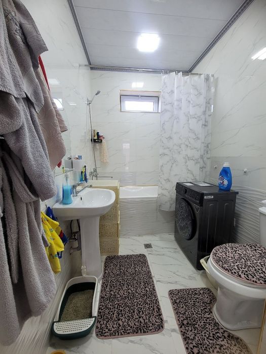 Uy sotiladi yengi toshmidan kirganda 2 sotix