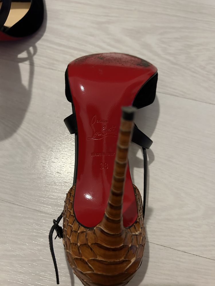 Pantofi cu toc Christian Louboutin, maro (ca noi)