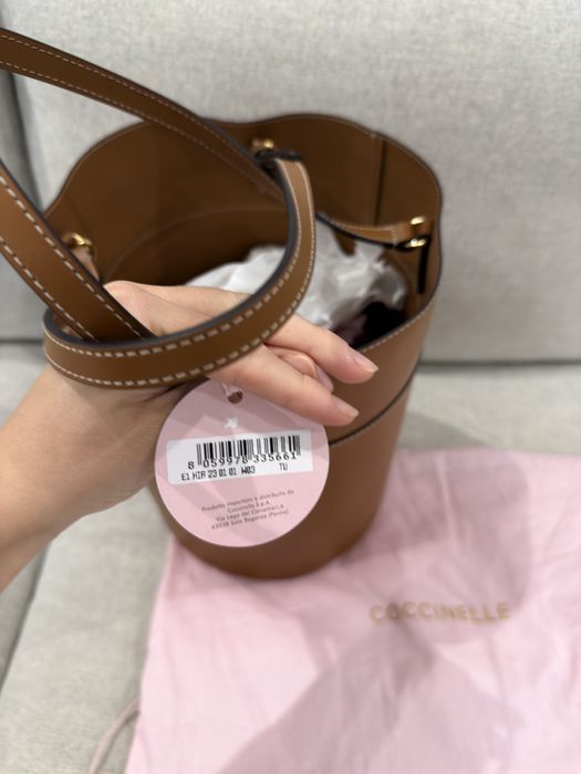 Нова Coccinelle bucket bag