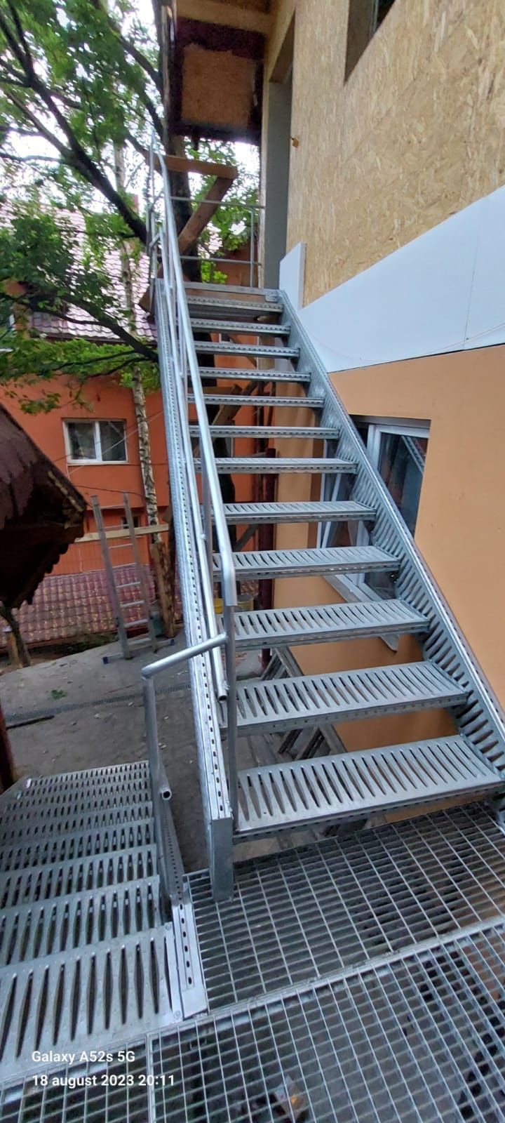 Scara de exterior zincata